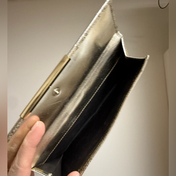 Metallic silver gucci wallet with unbranded chain - Picture 3 of 7